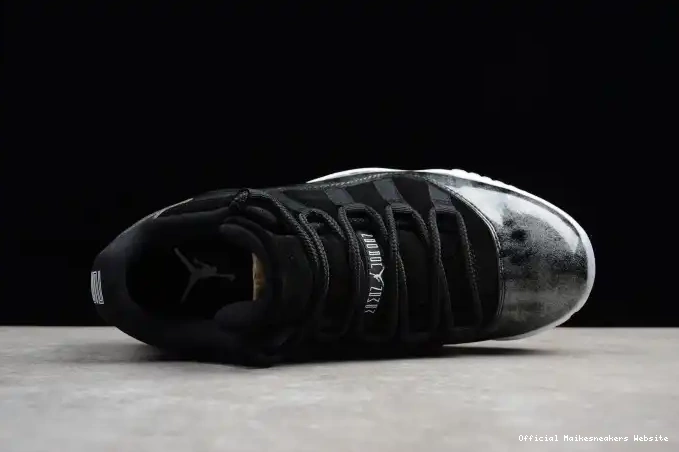 Official Maikesneakers 